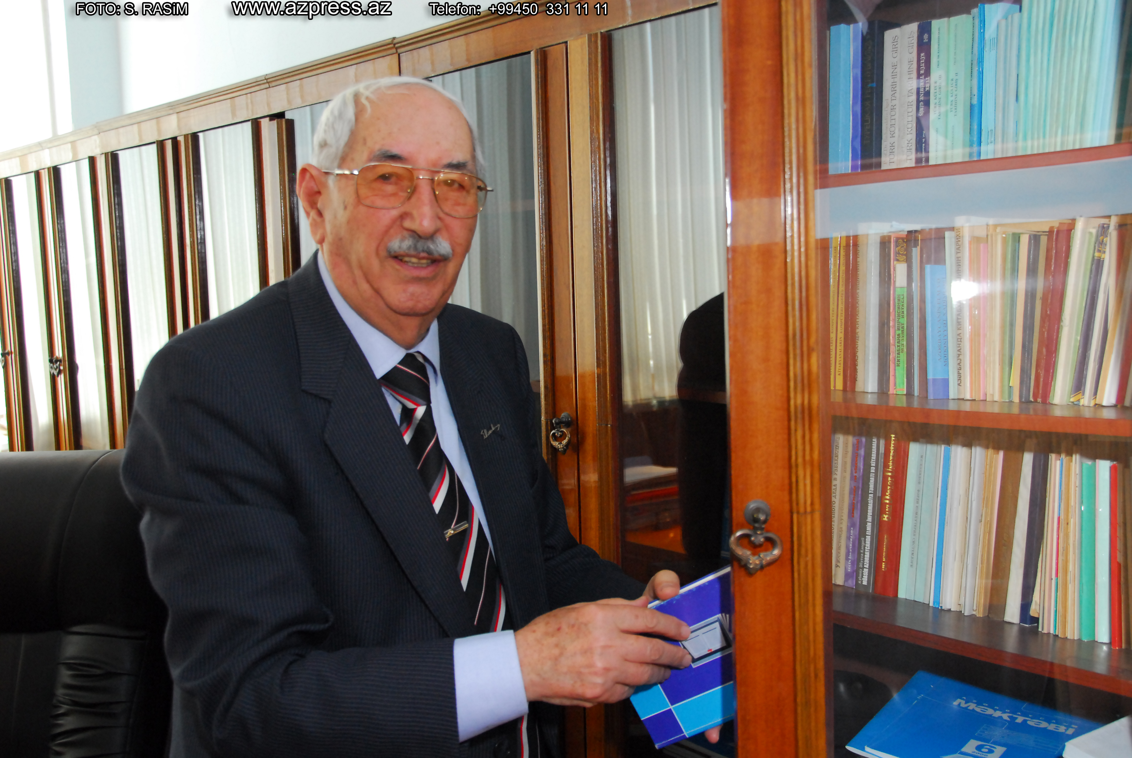 Professor Abuzər Xələfov foto arxiv