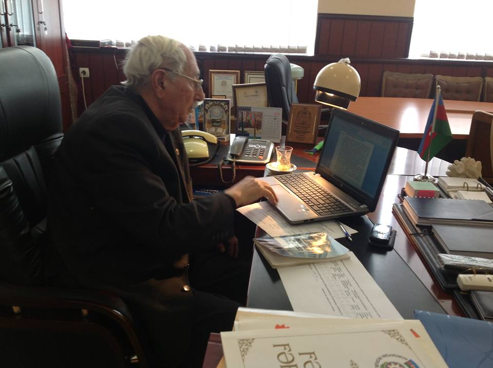 Professor Abuzər Xələfov foto arxiv