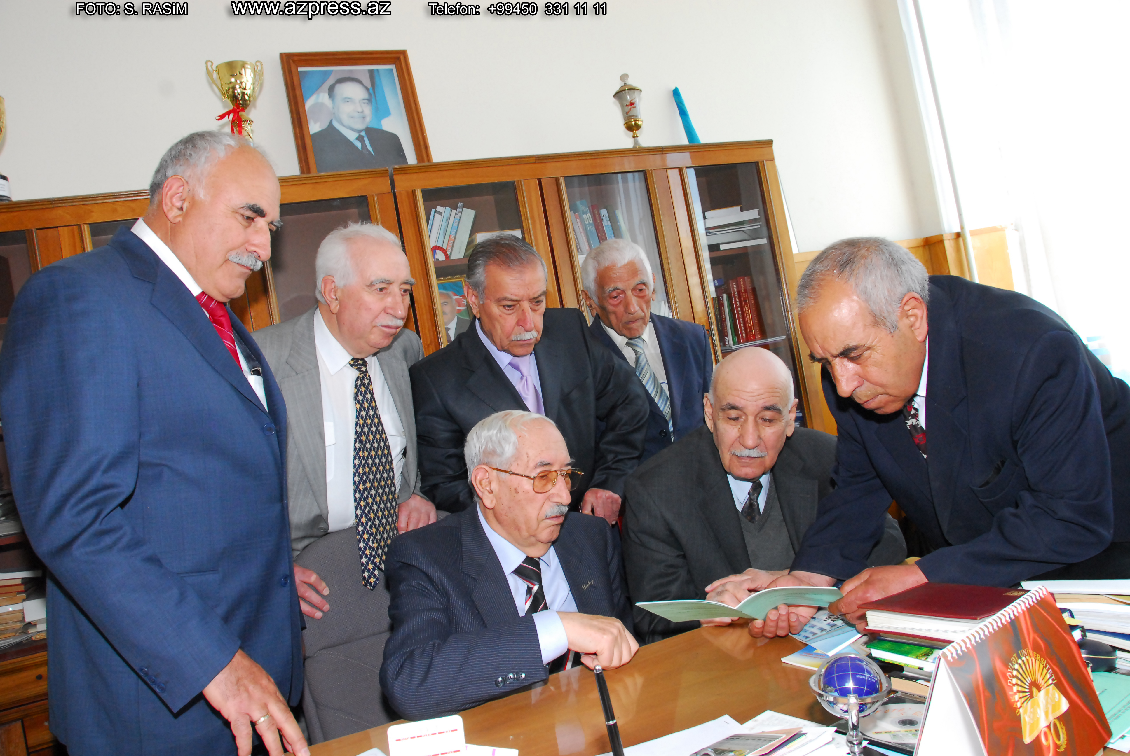Professor Abuzər Xələfov foto arxiv