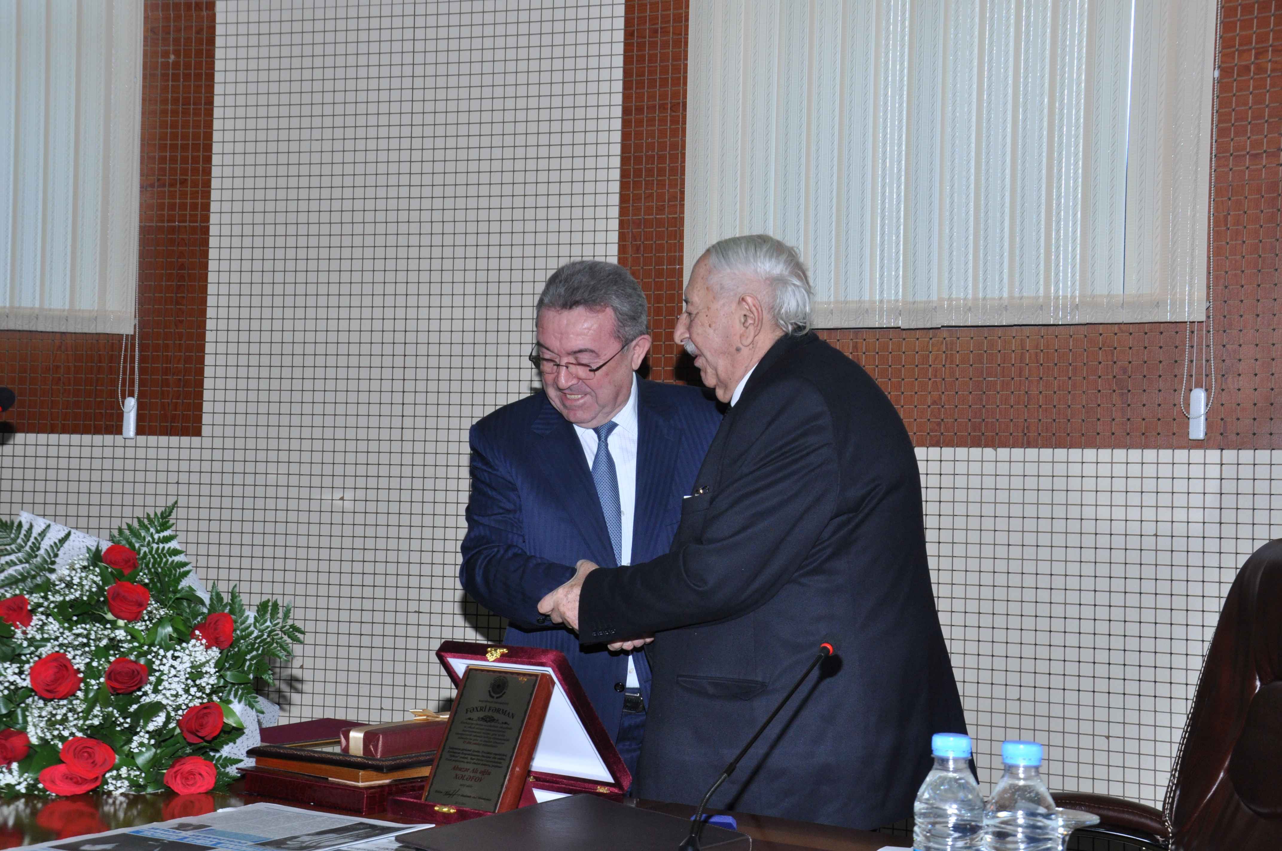 Professor Abuzər Xələfov foto arxiv