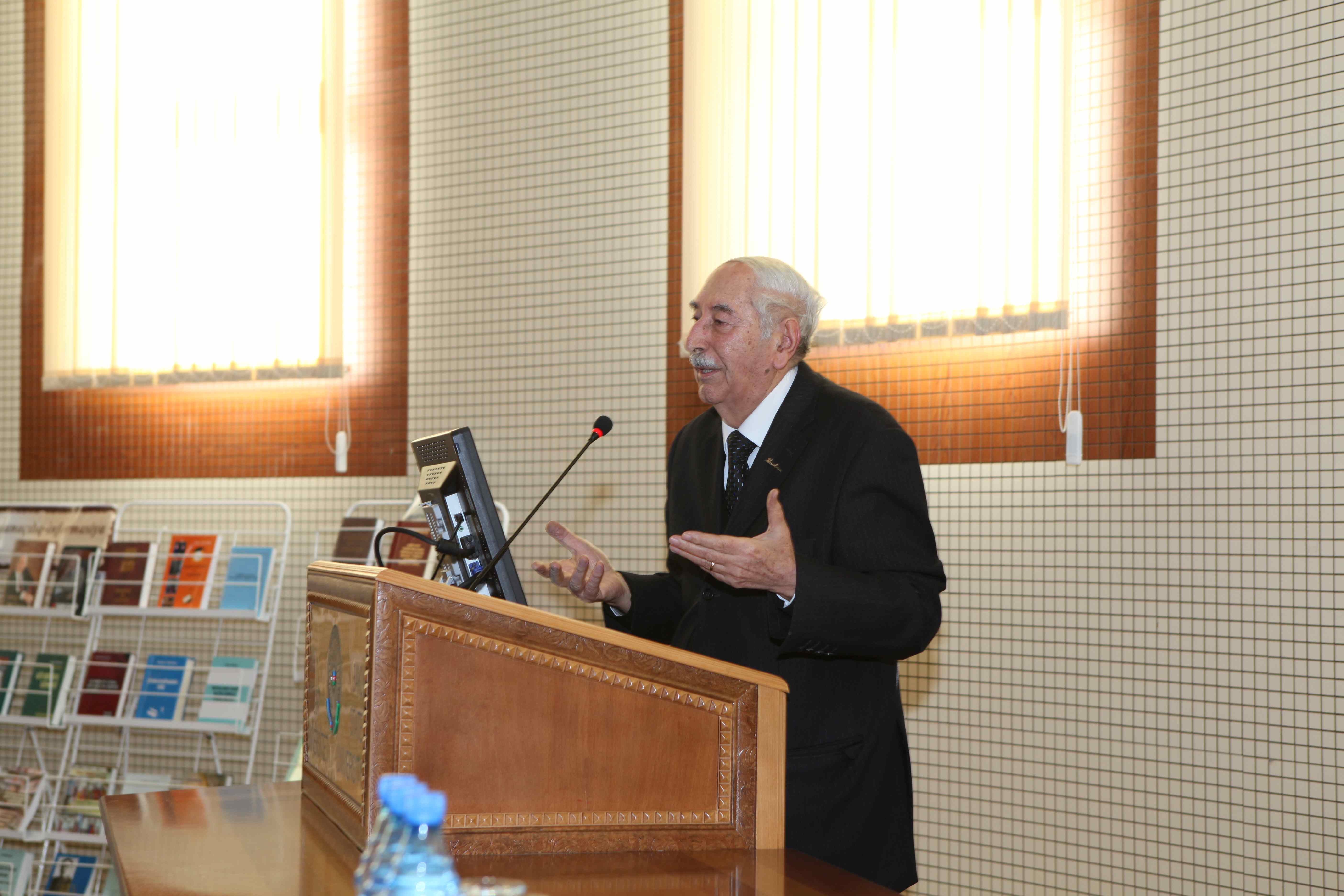 Professor Abuzər Xələfov foto arxiv