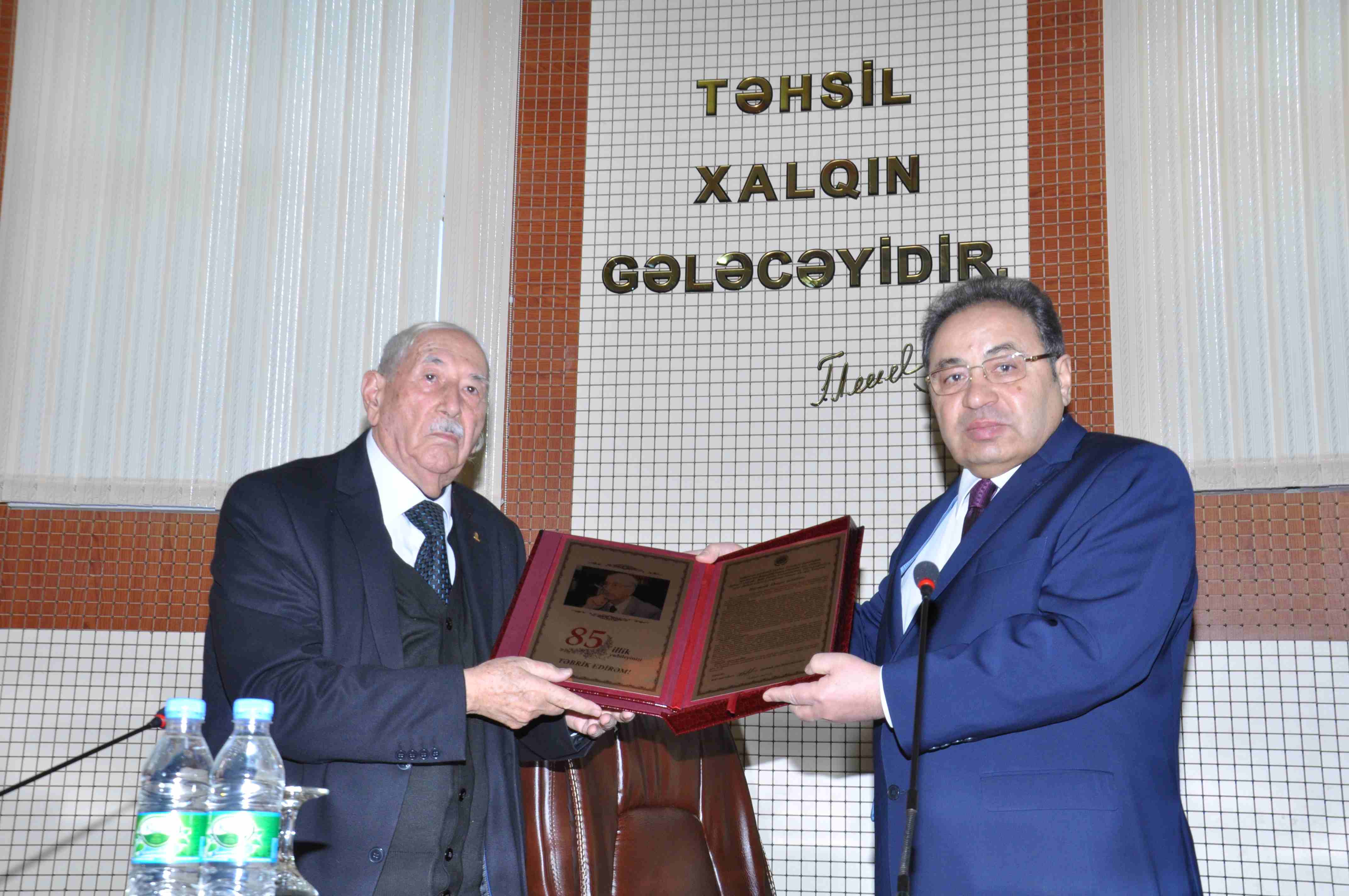 Professor Abuzər Xələfov foto arxiv
