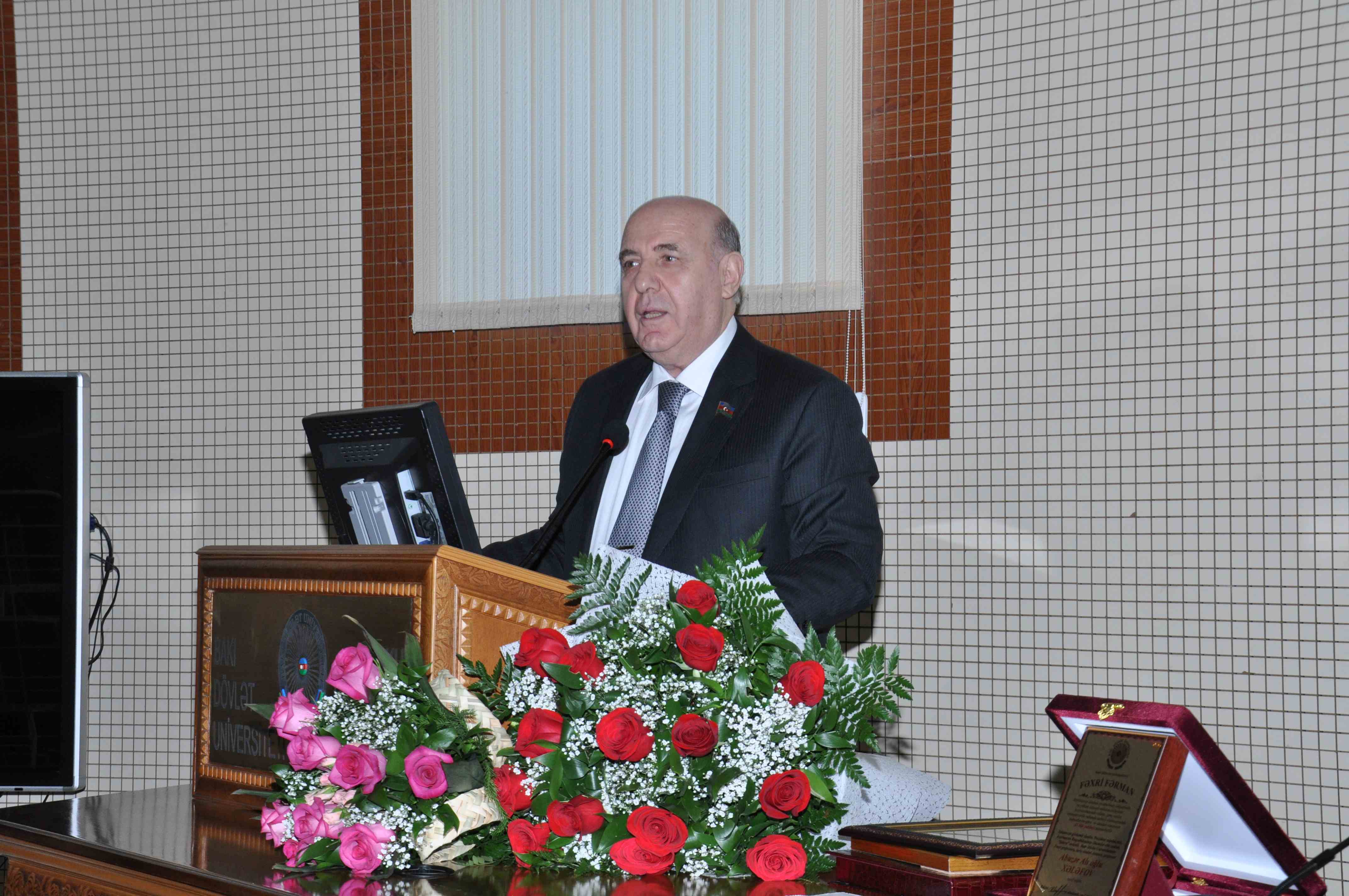 Professor Abuzər Xələfov foto arxiv