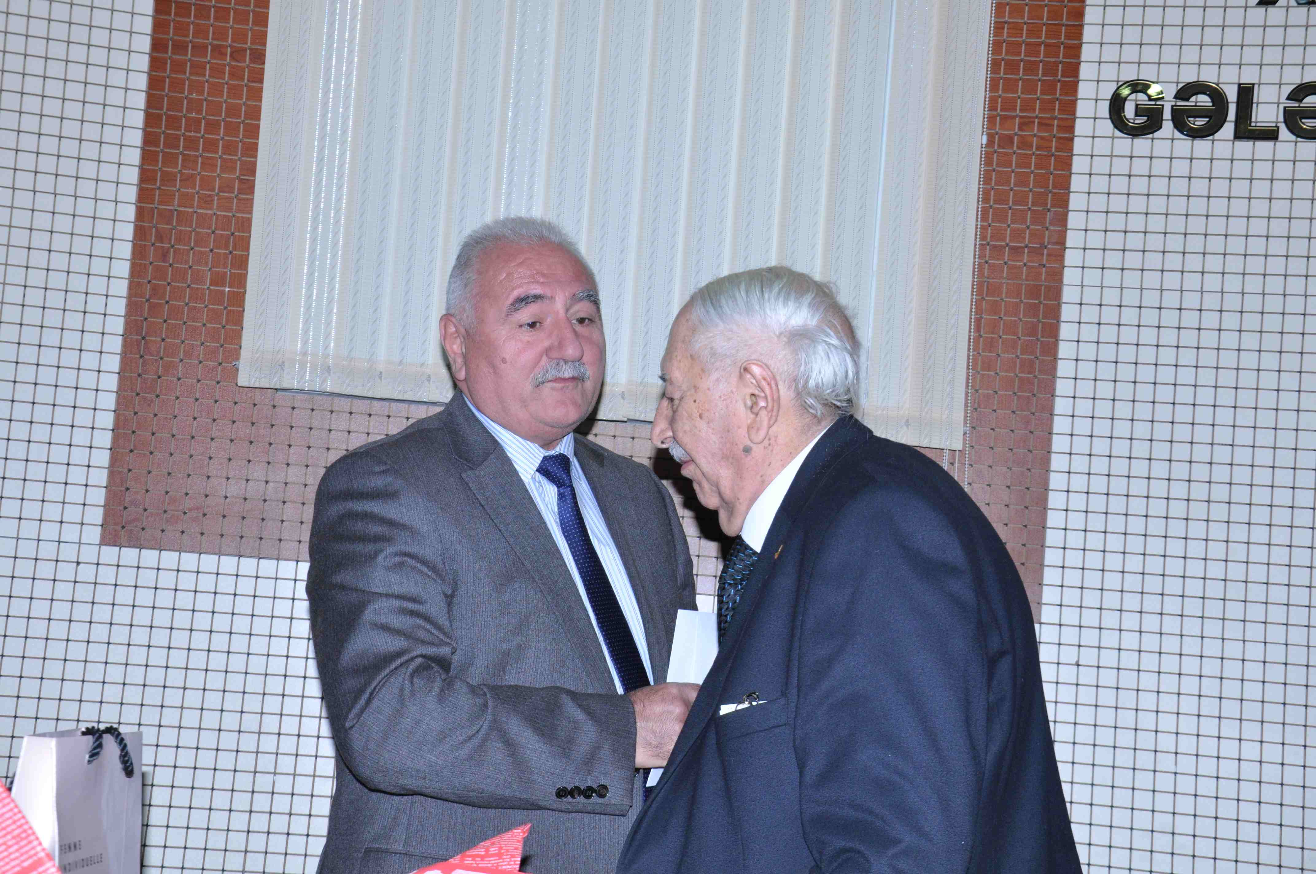 Professor Abuzər Xələfov foto arxiv